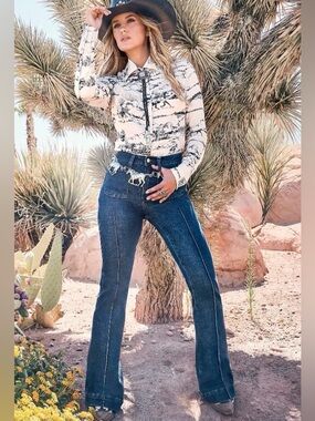 Lainey Wilson Wrangler Flare Jeans 37W Dark Wash Bell Bottom Raw Hem Western